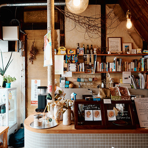 宿泊プラン「BOOKING／BOOKING」新潮文庫 X TOUTEN BOOKSTORE | ANA